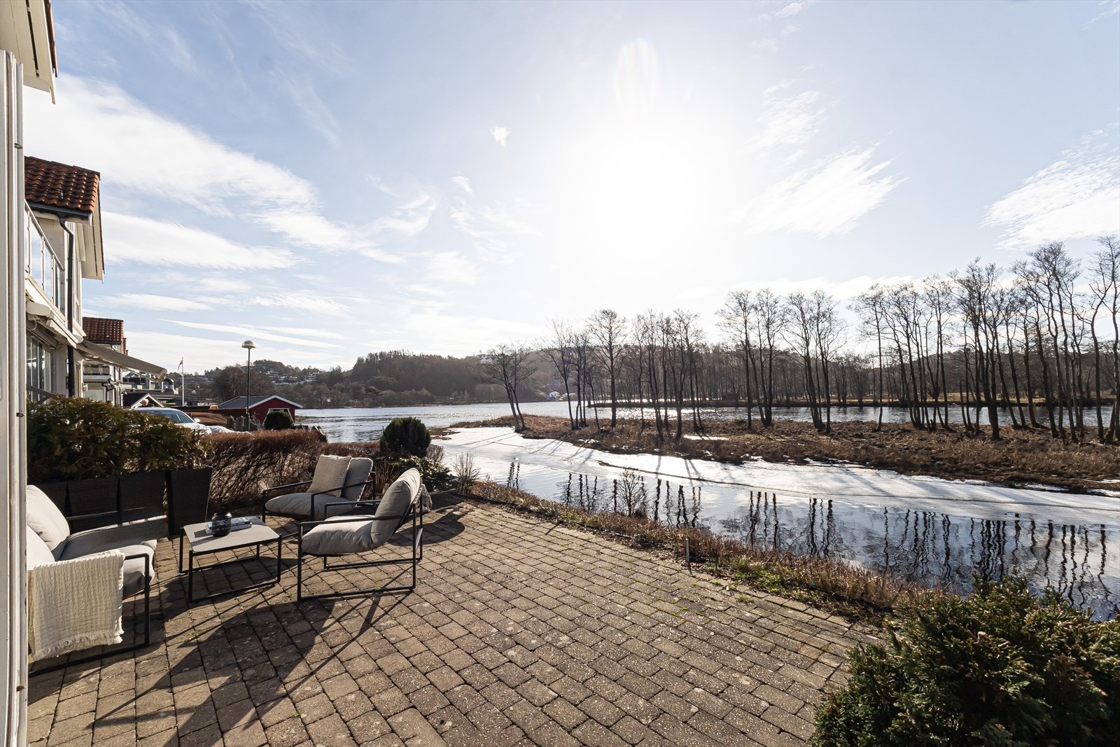 Terrassen har god plass til møblering. Galleribilde