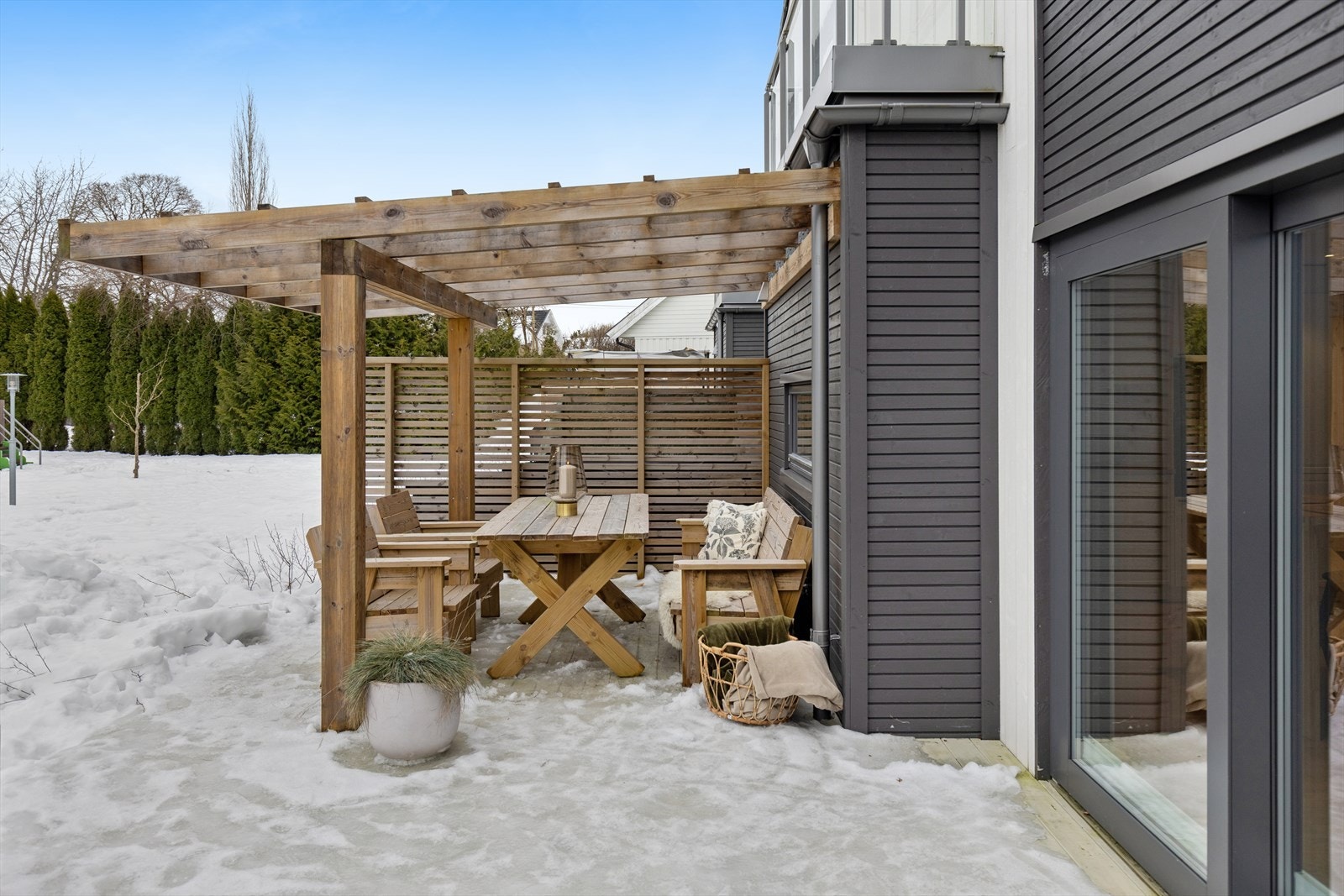 Her er det bare å nyte sommerhalvåret ute i usjenerte omgivelser. Galleribilde