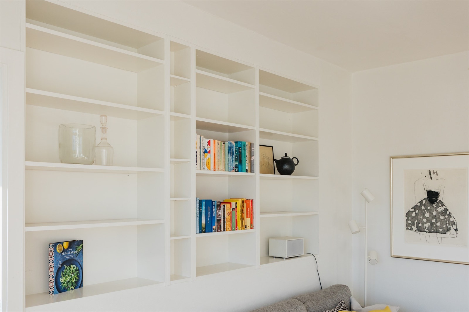 Planløsningen utnytter hver kvadratmeter godt, og gir boligen en romfølelse som gjør at den oppleves større enn sine 36 kvm. Galleribilde