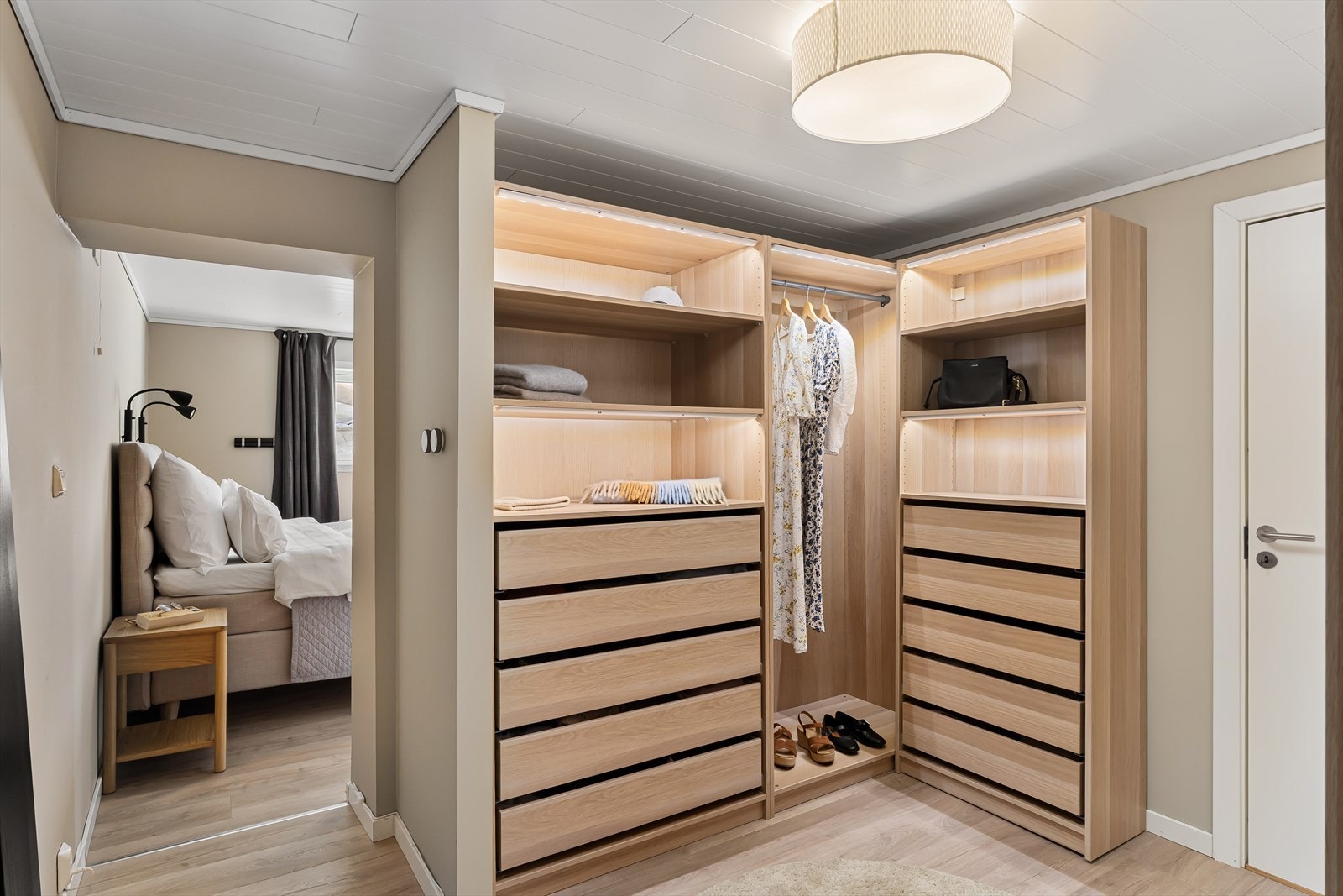 Hovedsoverommet har eget walk-in-closet Galleribilde