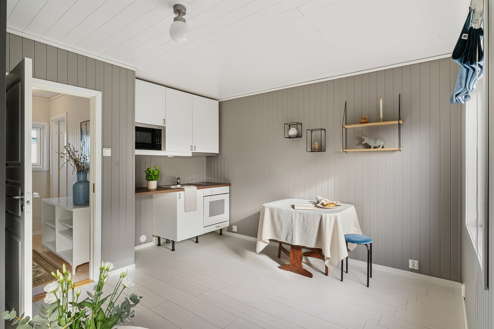 Kjekk hybel og utleiemulighet med potensiale for skattefrie leieinntekter, evt. en ekstra ungdomsavdeling om det trengs Galleribilde