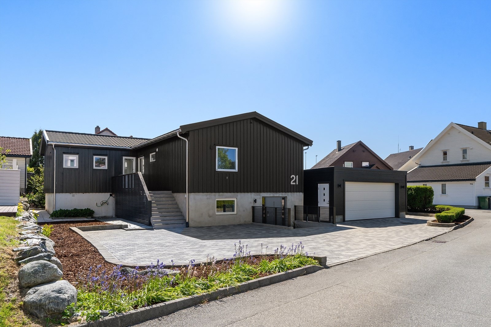 Ekrestubben 21 er en lekker og innholdsrik enebolig med hybel Galleribilde