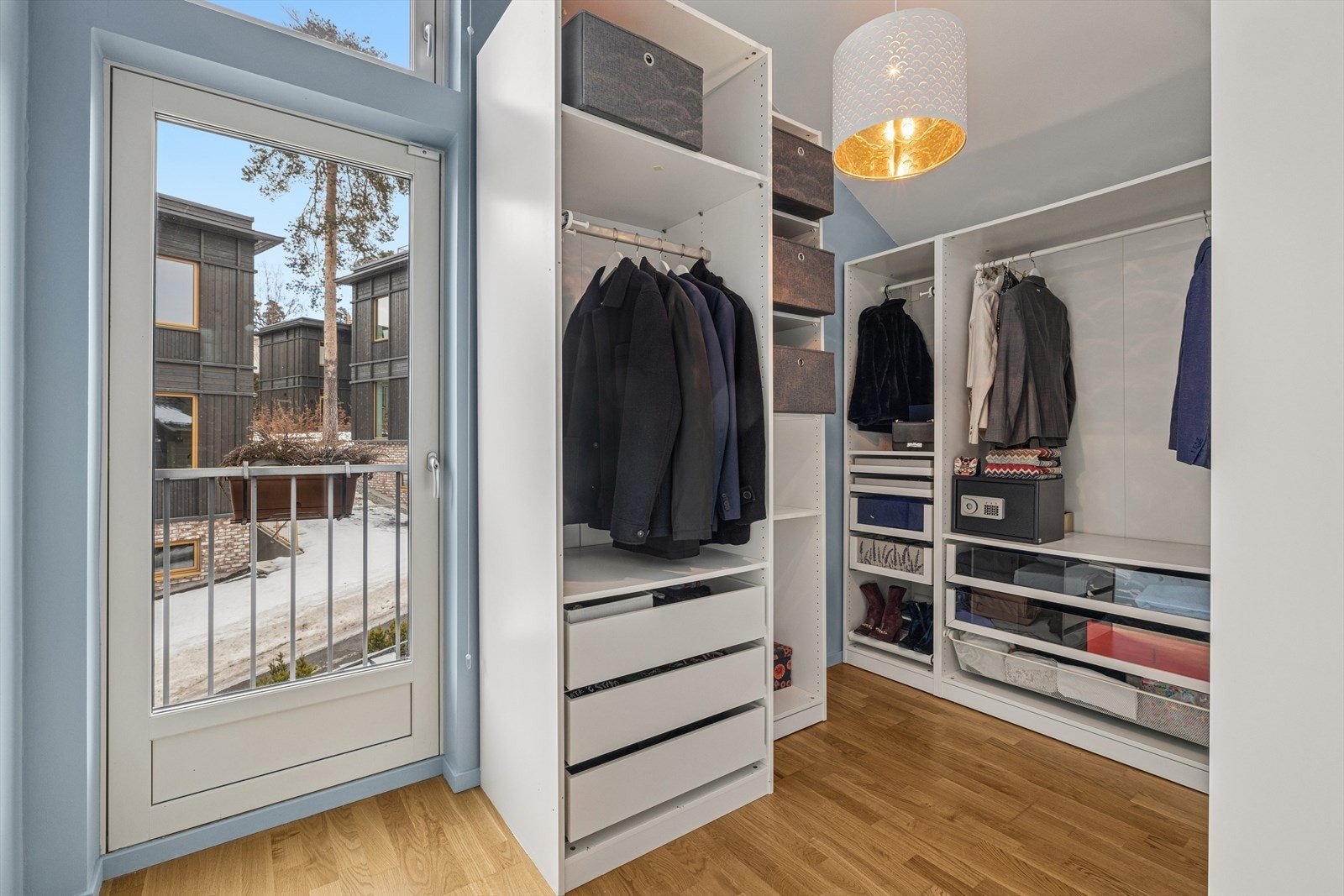 Det som er soverom 3 blir i dag brukt som walk-in-closet. Galleribilde