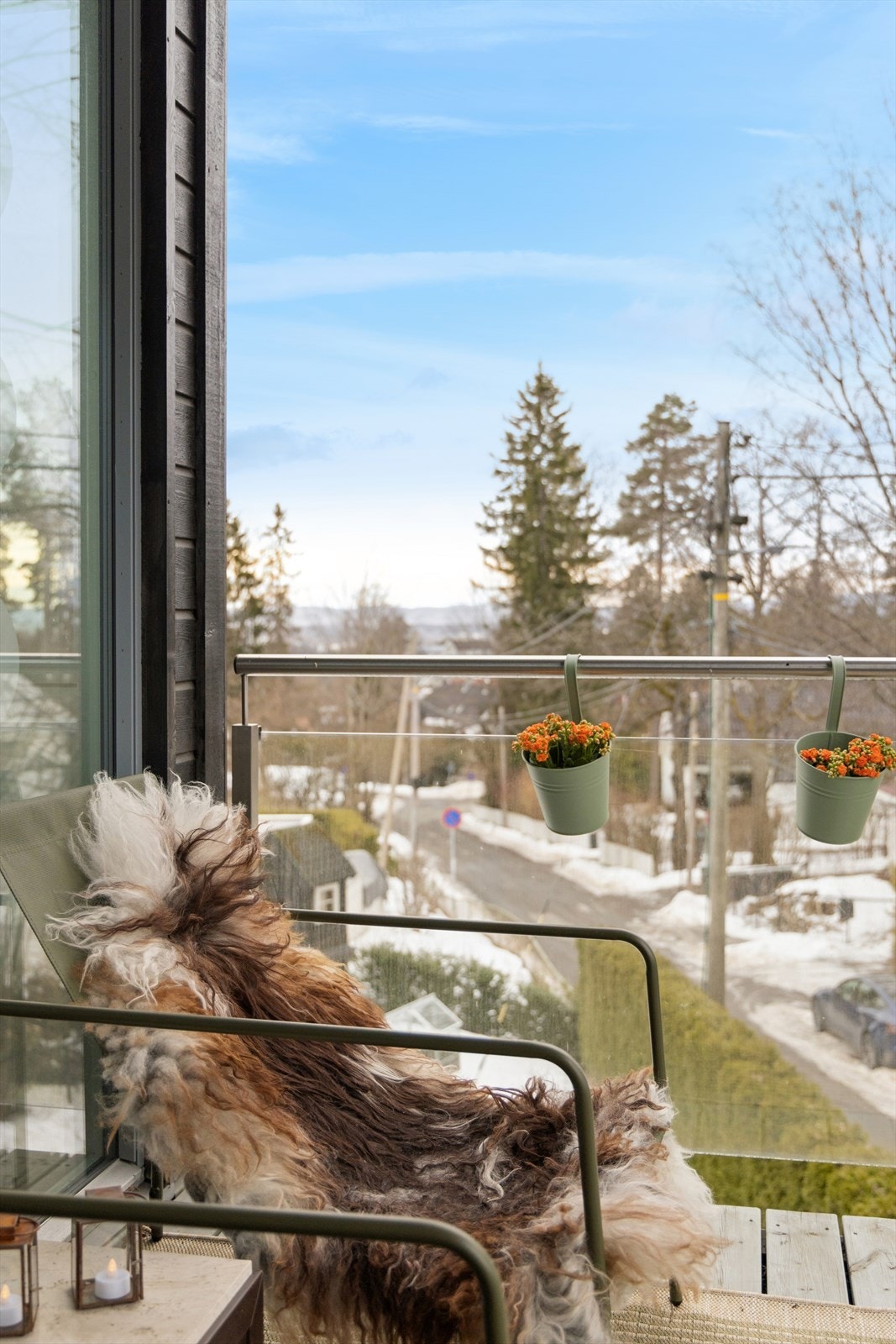 Her har man utsikt mot hagen og Oslo-fjorden i bakgrunnen Galleribilde