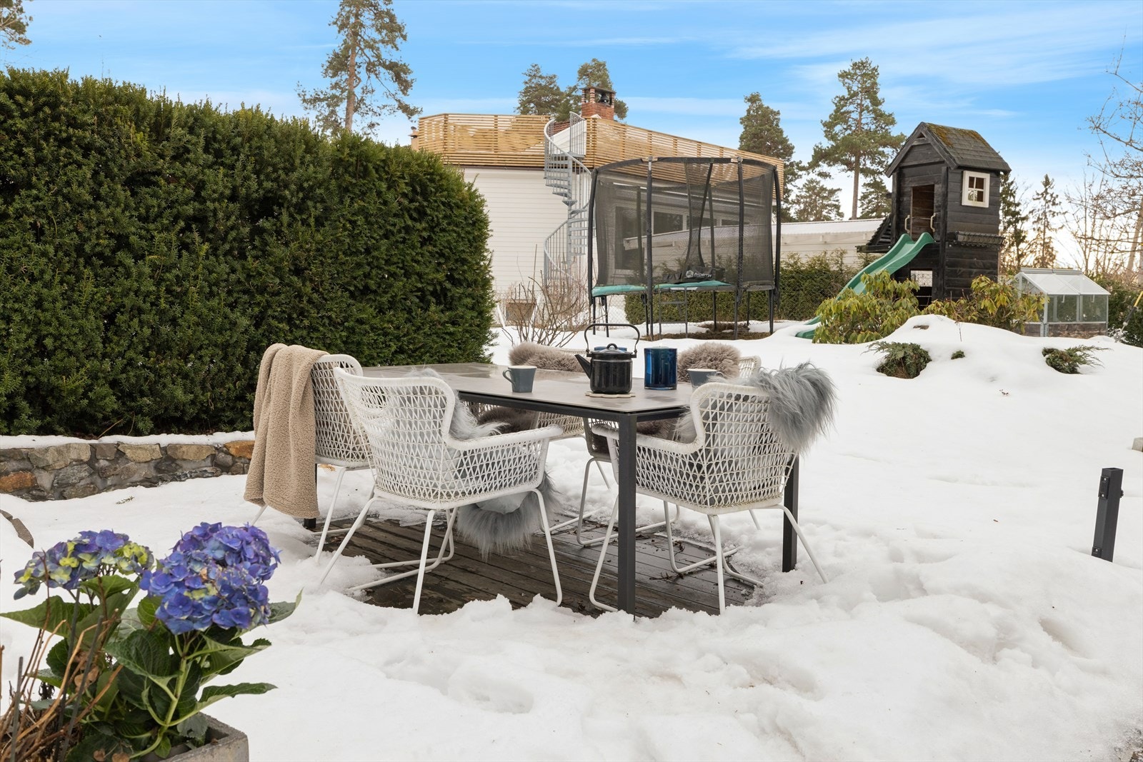 Uteområdet Galleribilde