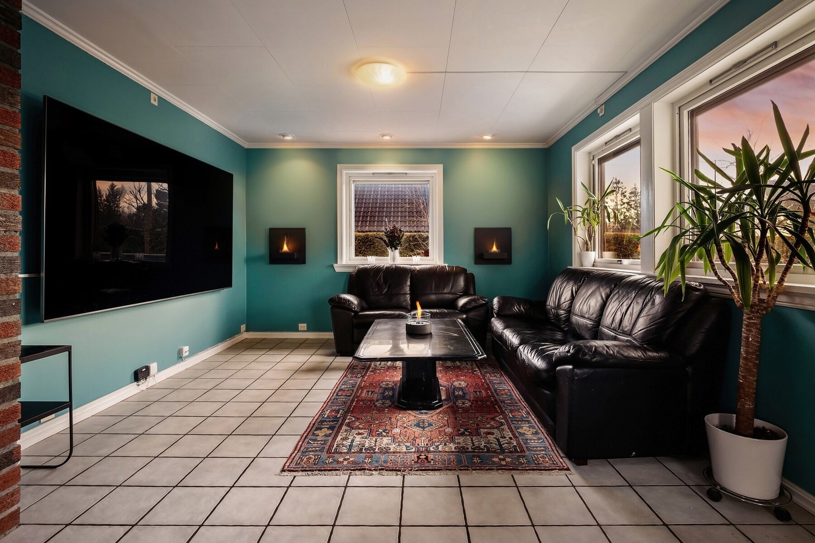 En innholdsrik enebolig med familievennlig beliggenhet i et etablert boligområde i Askim. Galleribilde