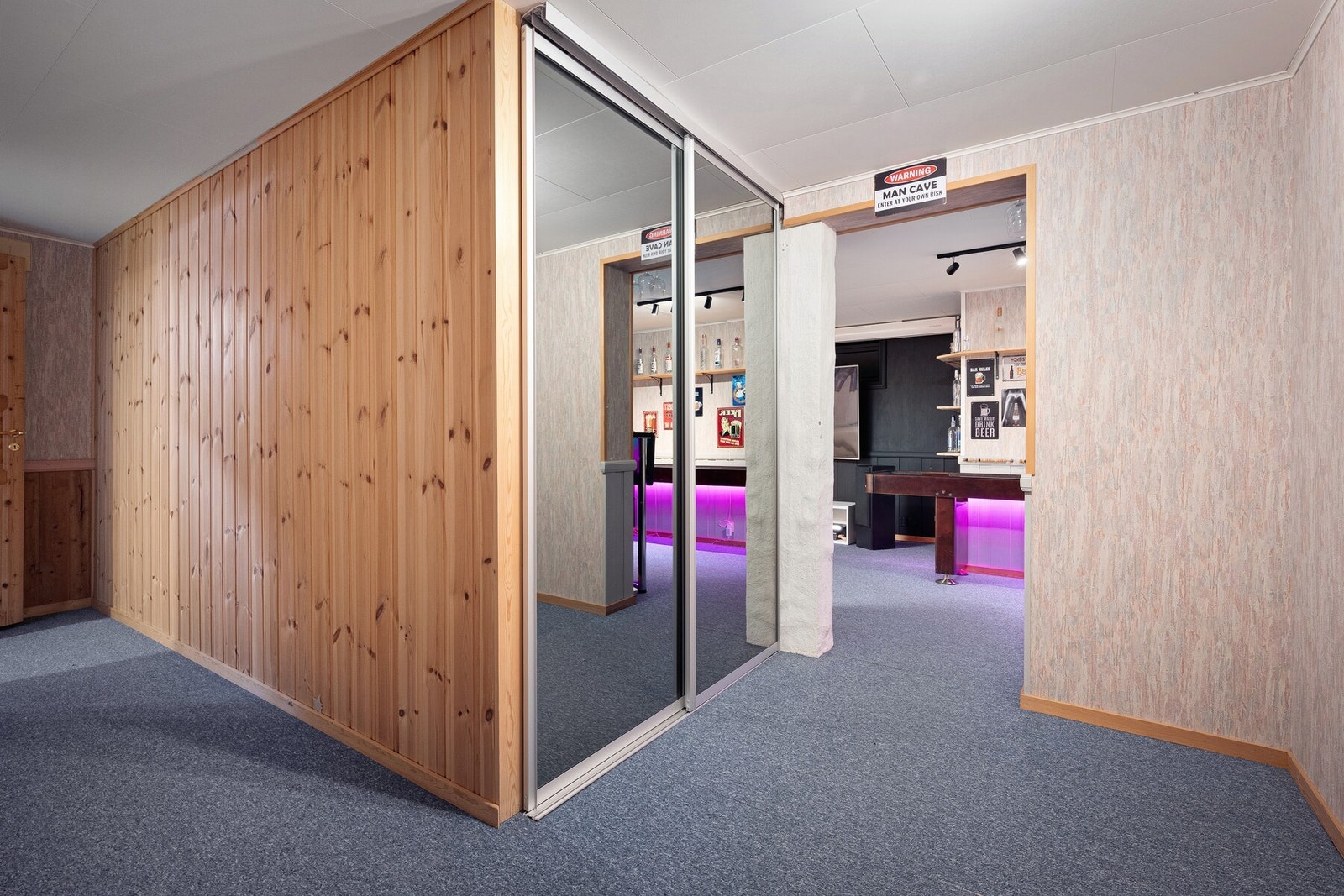 Underetasjen byr på et stor og sosialt rom benyttet som kjellerstue med gode møbleringsmuligheter. Galleribilde