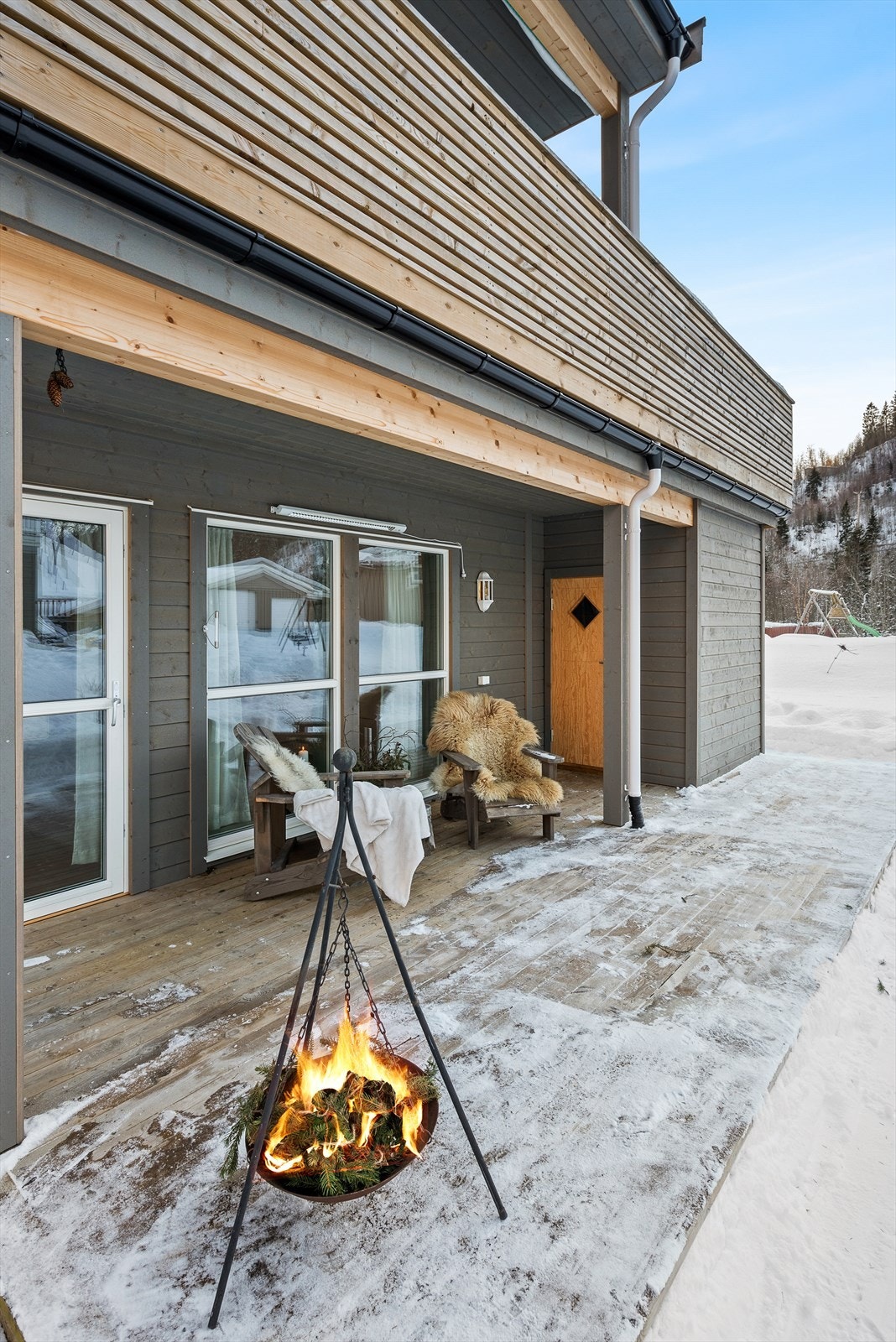 Markterrasse på ca. 19 kvm, med dør inn til bod Galleribilde