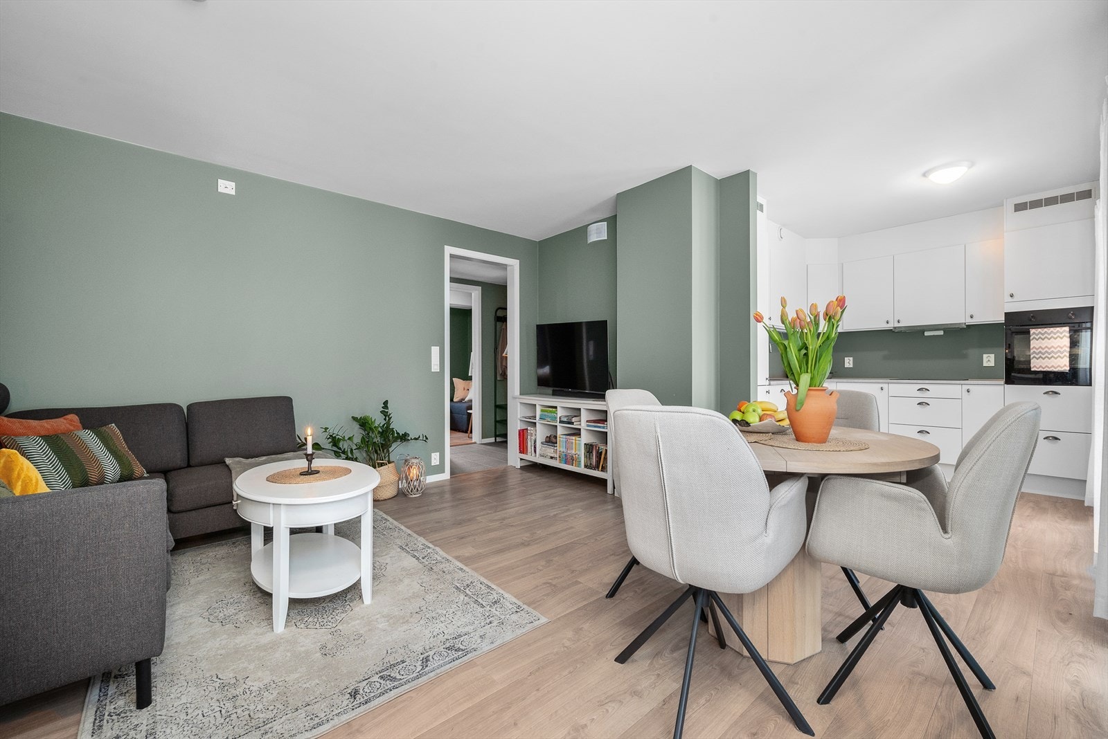 Leiligheten består av 2 soverom, stue, kjøkken, bad og vaskerom Galleribilde