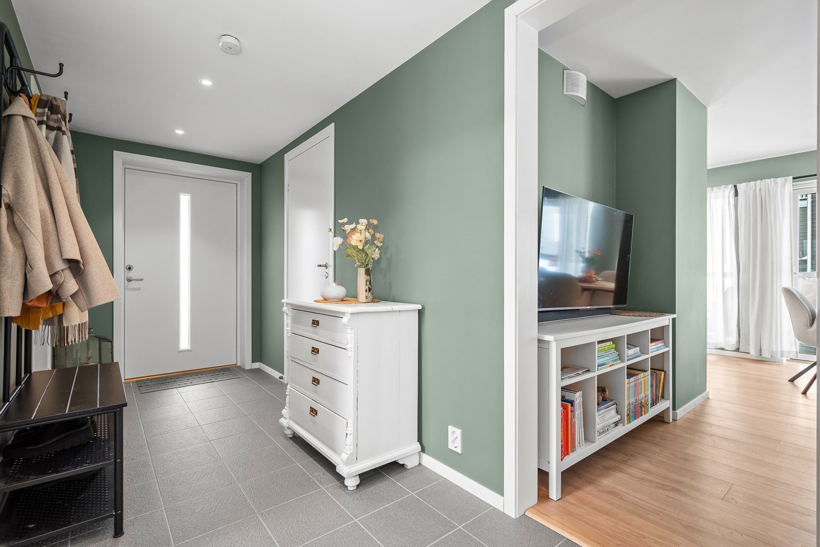 Flislagt entré med gulvvarme Galleribilde