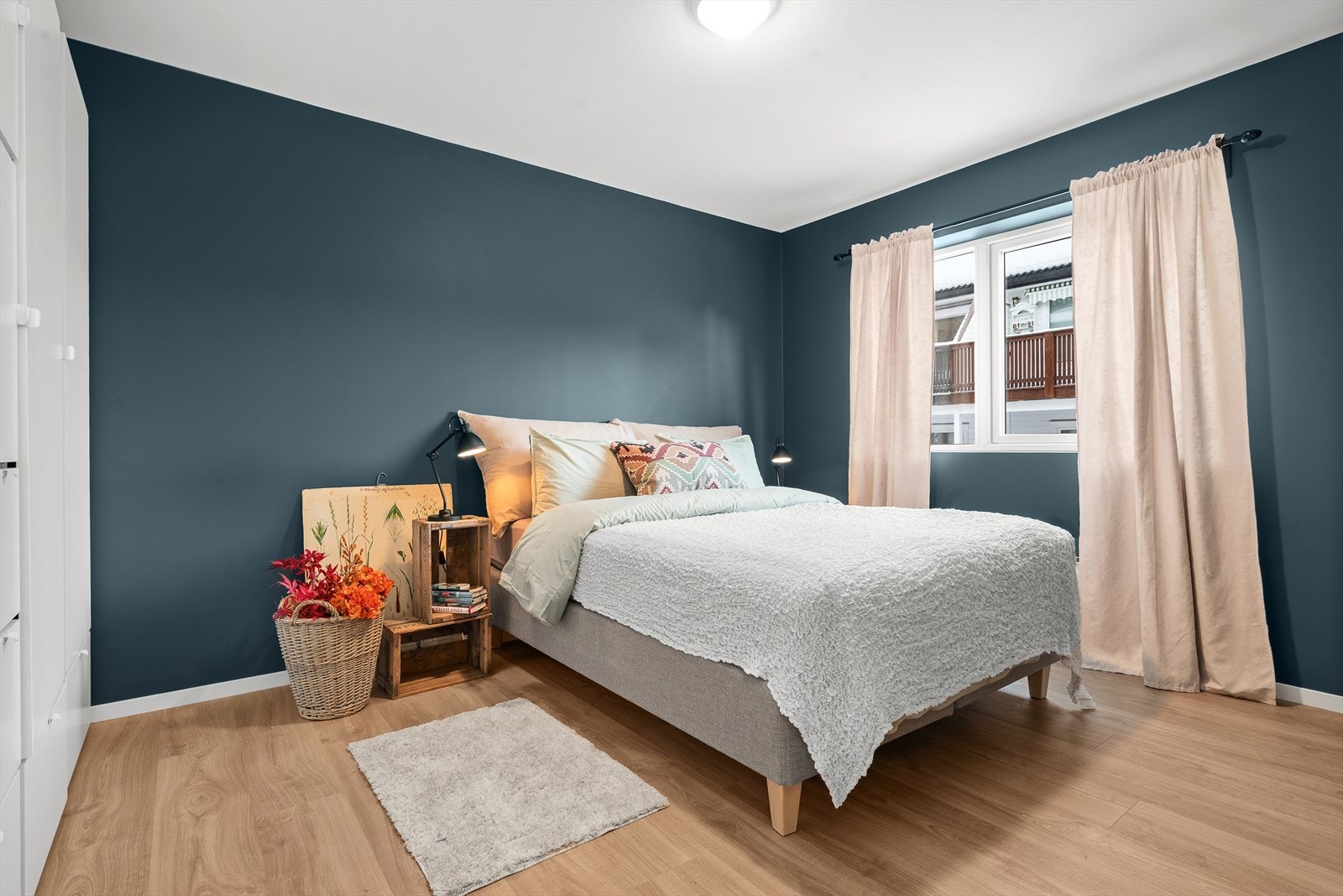Stort og fint soverom på ca. 12,5 kvm. Galleribilde