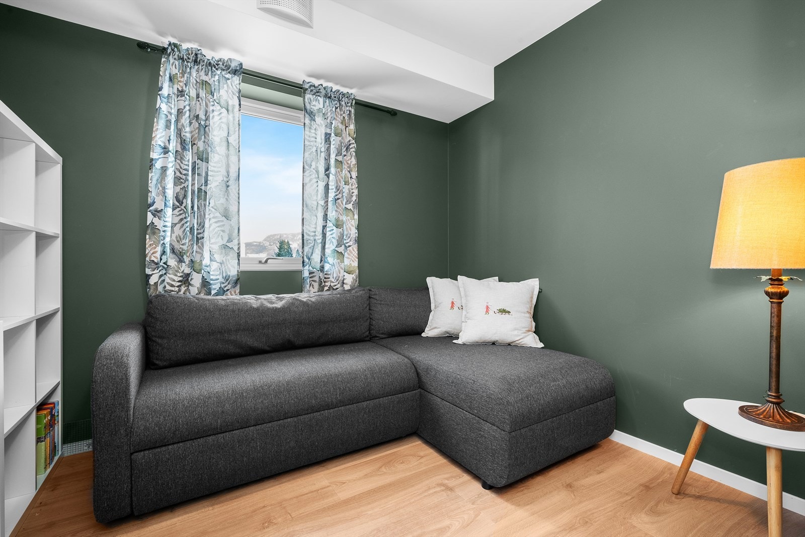 Soverom 2 er på ca. 6,5 kvm. Galleribilde