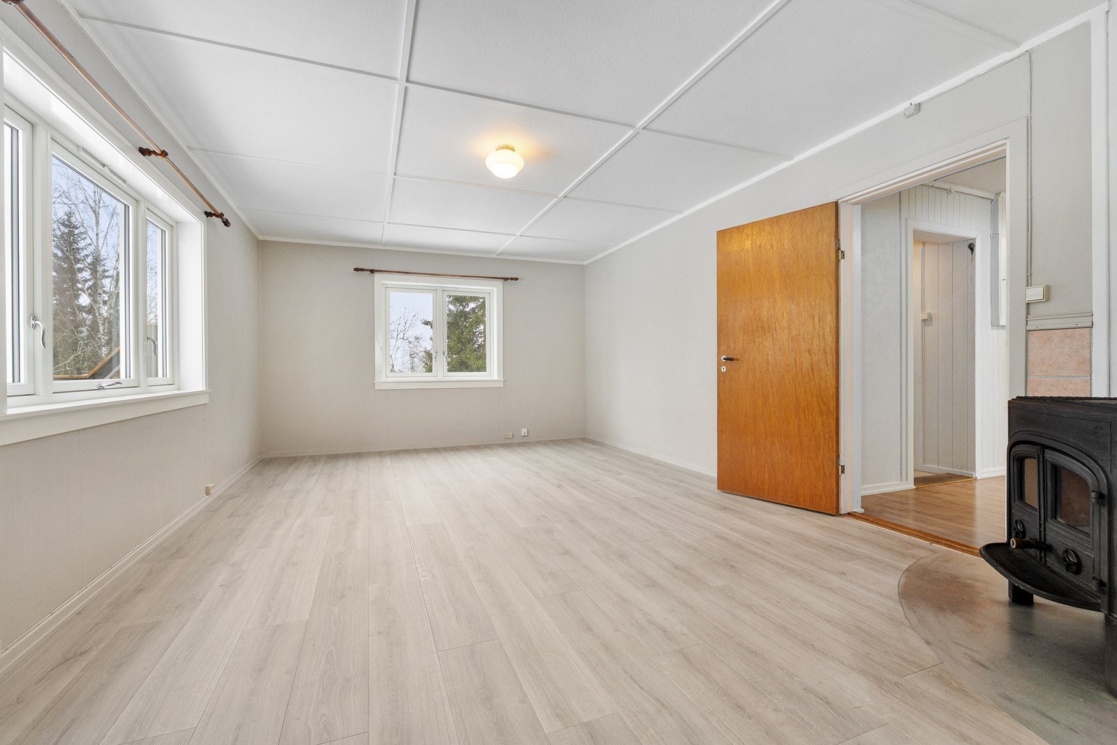 Lys og romslig stue. Galleribilde