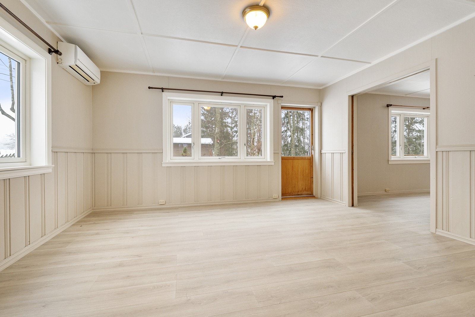 I spisestuen er det også montert varmepumpe på vegg. Galleribilde