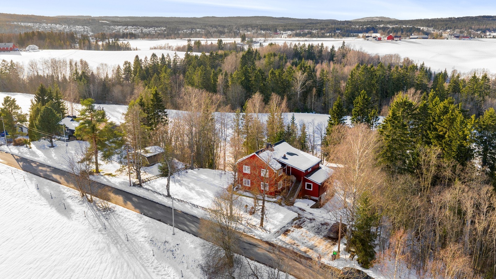 I Gjerdrum er det barneskole, ungdomsskole og barnehage, samt de fleste andre servicetilbud. Galleribilde