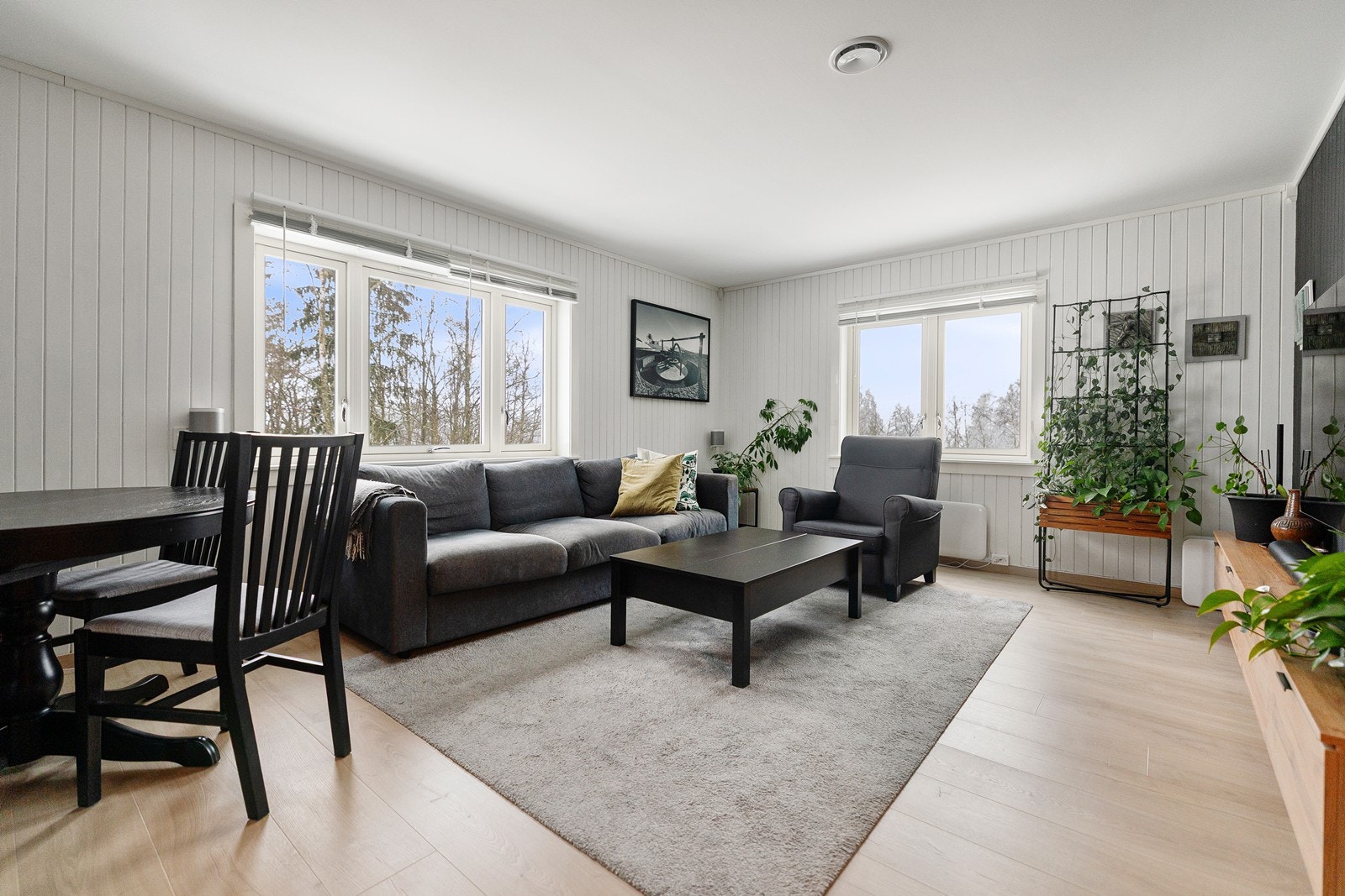 I boligens 2. etasje finner du uteleiedelen med bla. stue, kjøkken og to soverom. Galleribilde