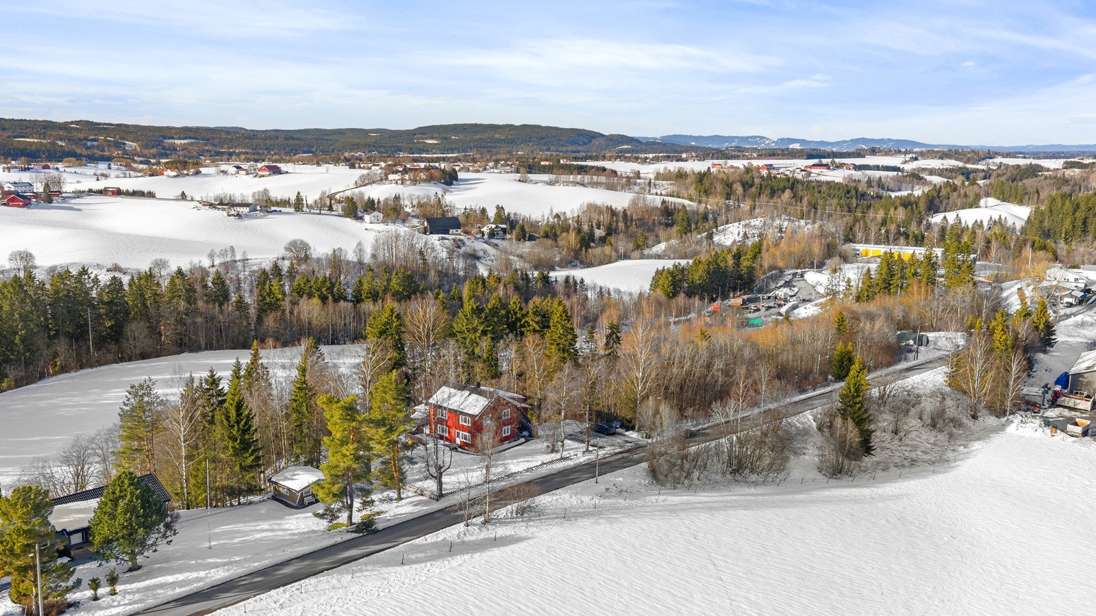 Innover i marka finnes det flere oppmerkede løyper og koselige turisthytter som tilbyr servering i helgene. Galleribilde