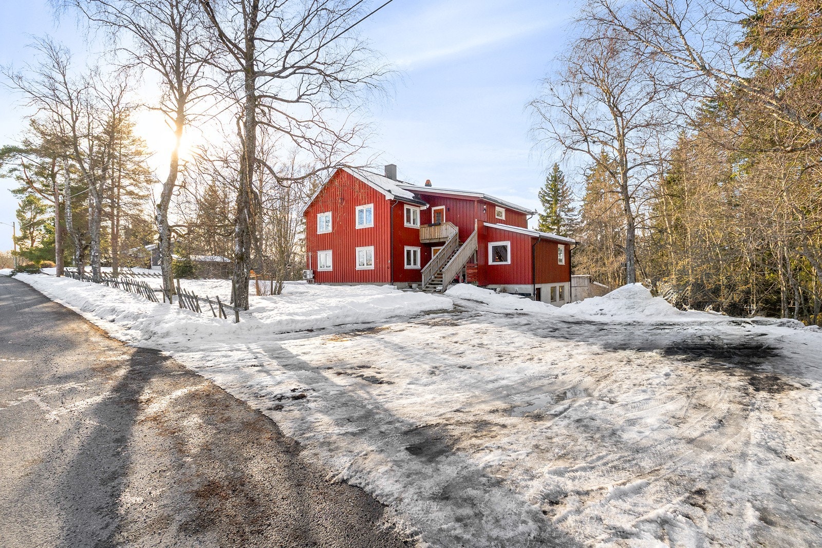 Det er godt med biloppstillingsmuligheter på egen eiendom. Galleribilde