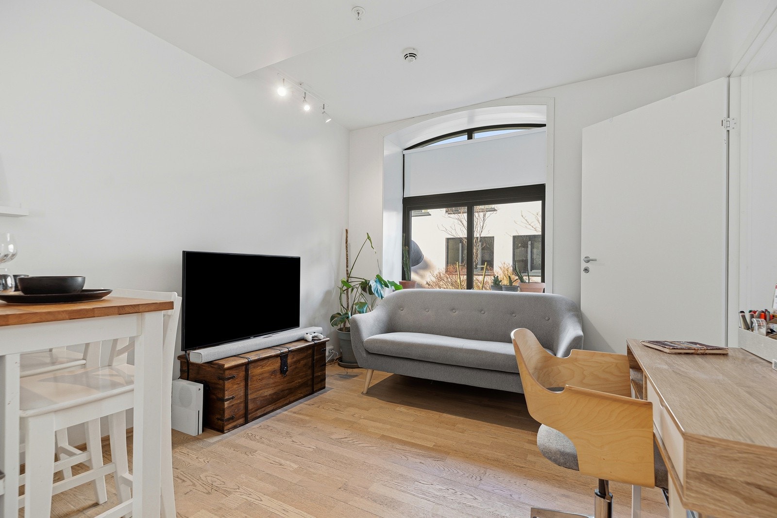 Stuen har gode innredningsmuligheter og kan enkelt tilpasses ethvert behov Galleribilde