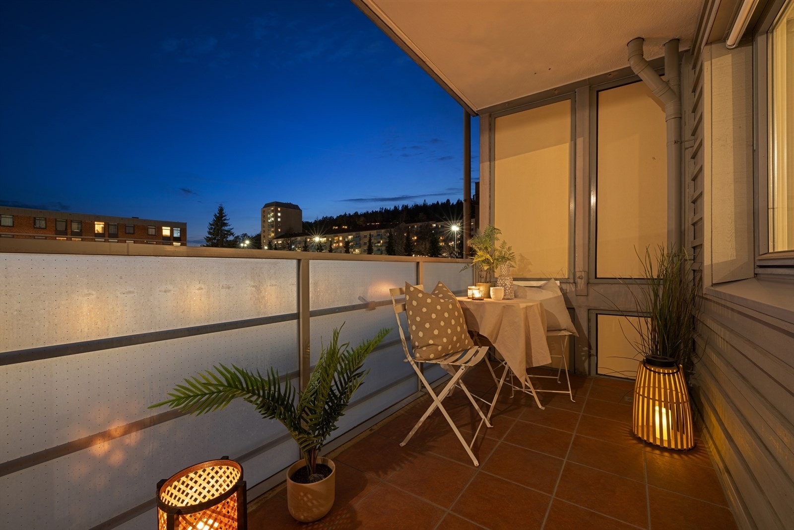 I tillegg til den inn-glassede balkongen, har leiligheten også en åpen balkong på ca. 5 m². Galleribilde