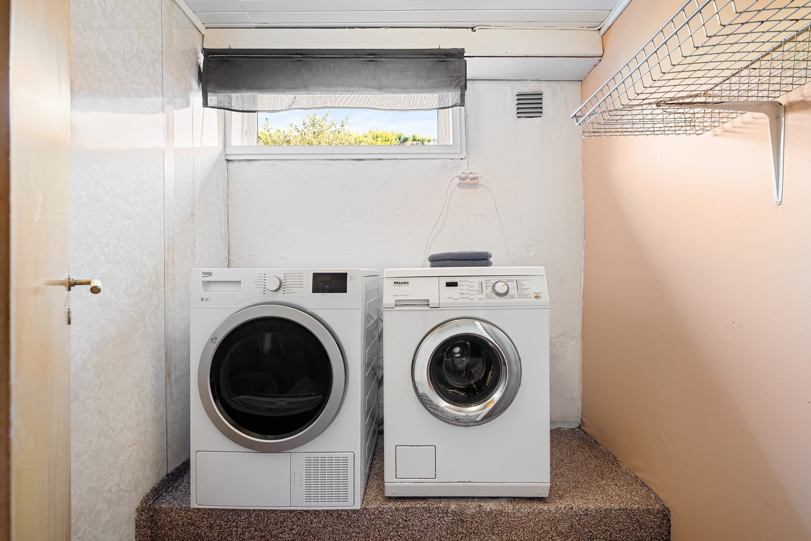 Vaskerom Galleribilde