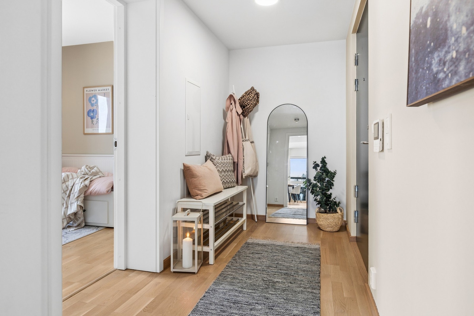 Fra gangen er det også tilgang til leilighetens soverom. Galleribilde