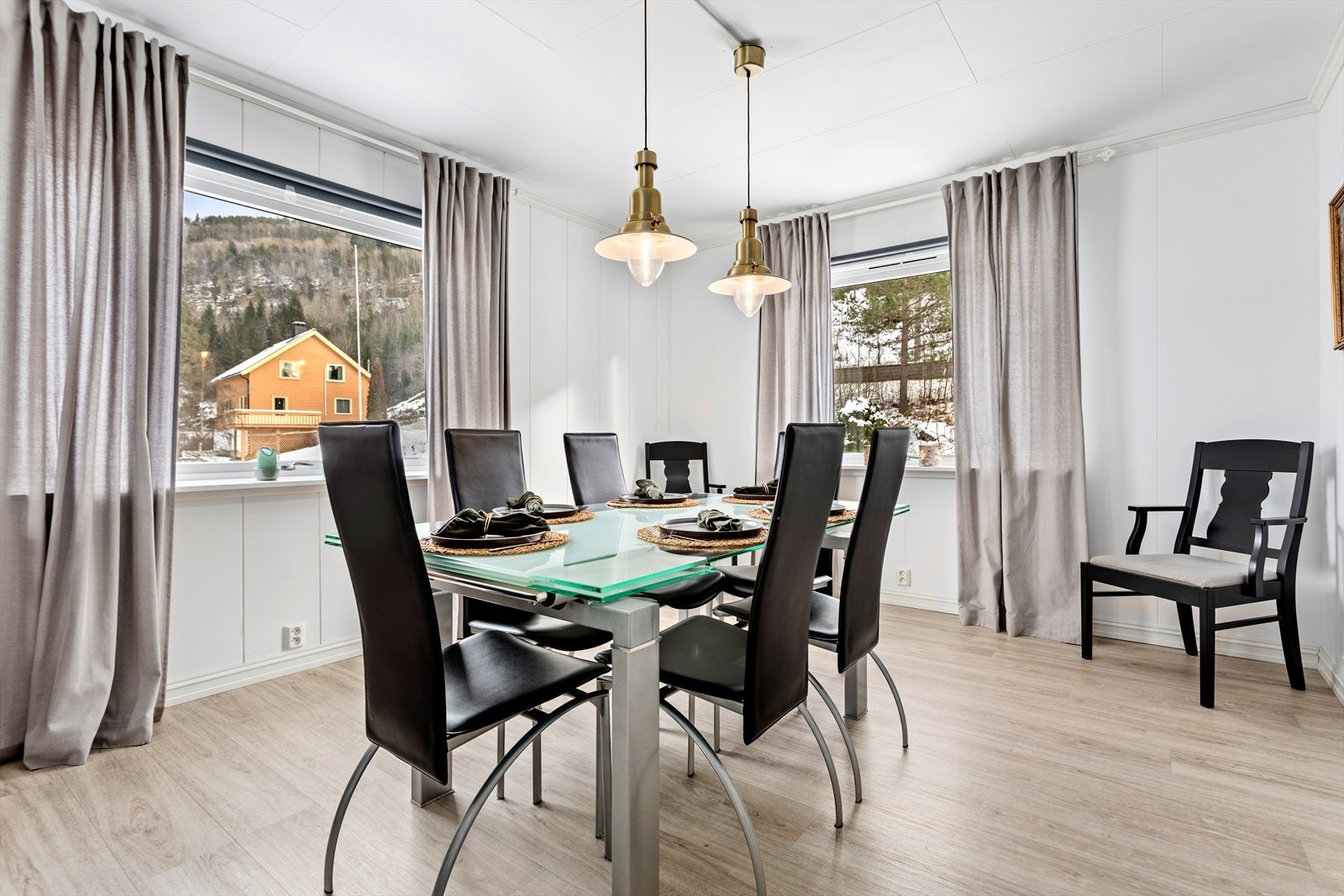 Leilegheita har balansert ventilasjonsanlegg og felles fiber. Galleribilde