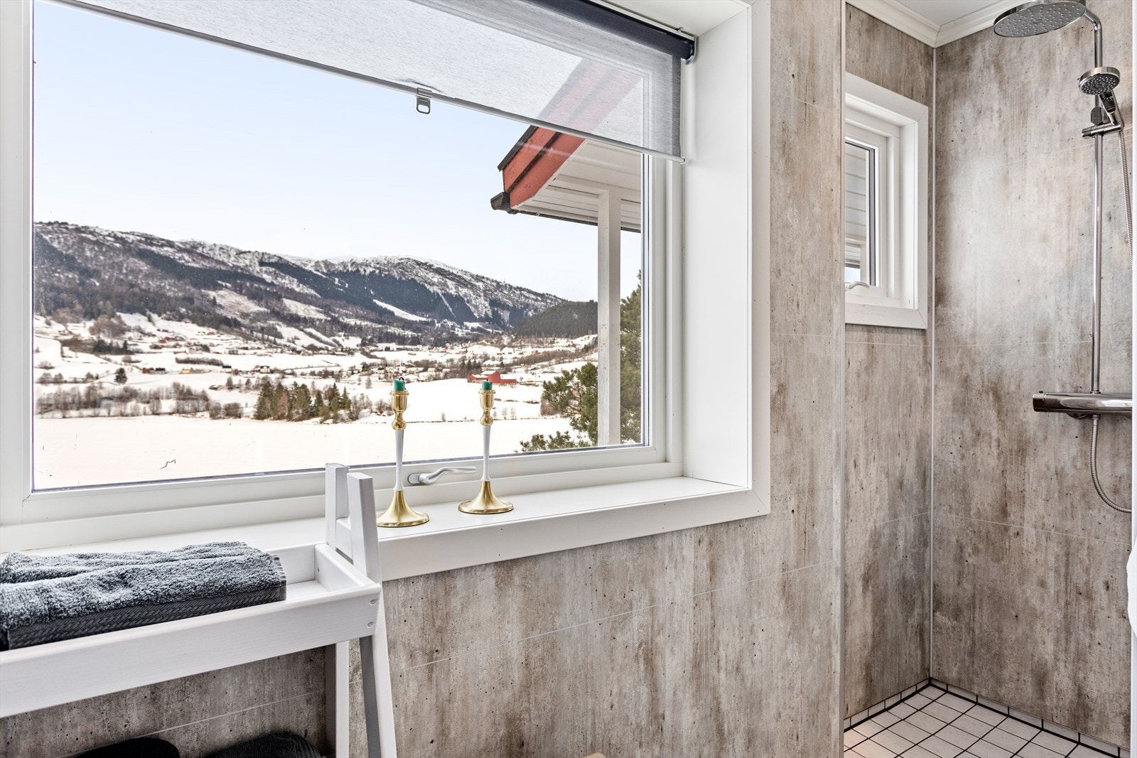 Sjekk utsikta frå badet Galleribilde