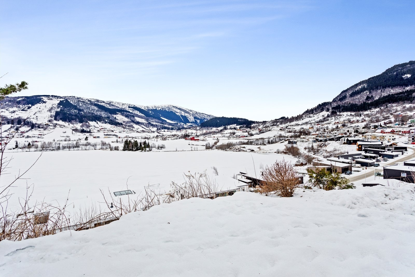 Utsikt over Hafslovatnet retning Botn. Galleribilde