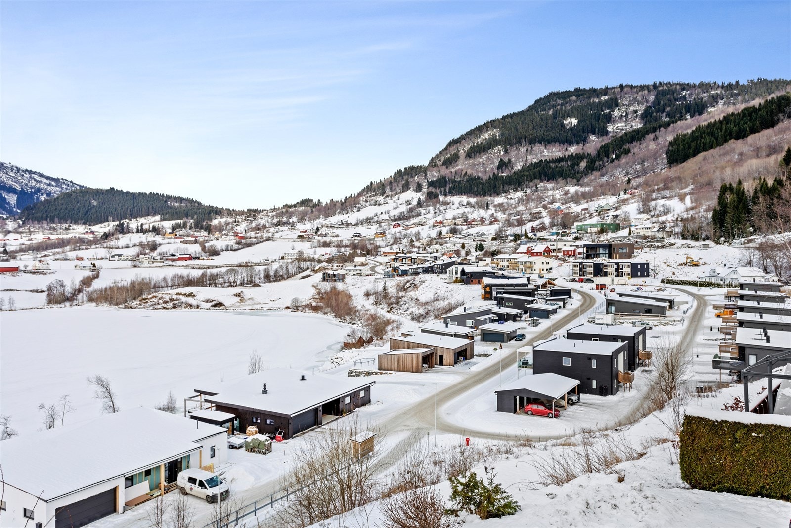 Det er også fleire gode alternativ for friluftsliv og fritidsaktivitetar. bl.a i samband med skisenteret på Heggmyrane. Galleribilde