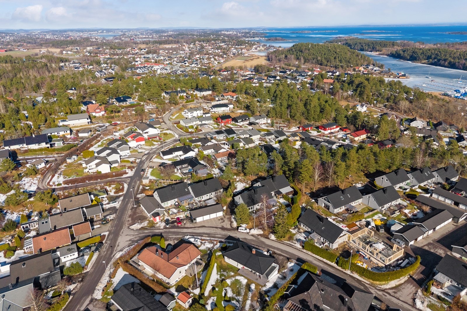 På Borgheim finner man også flotte turområder med oppkjørte skiløyper vinterstid, samt Nøtterøy Golfbane som består av en 18-hullsbane samt treningsbane/treningsanlegg. Galleribilde