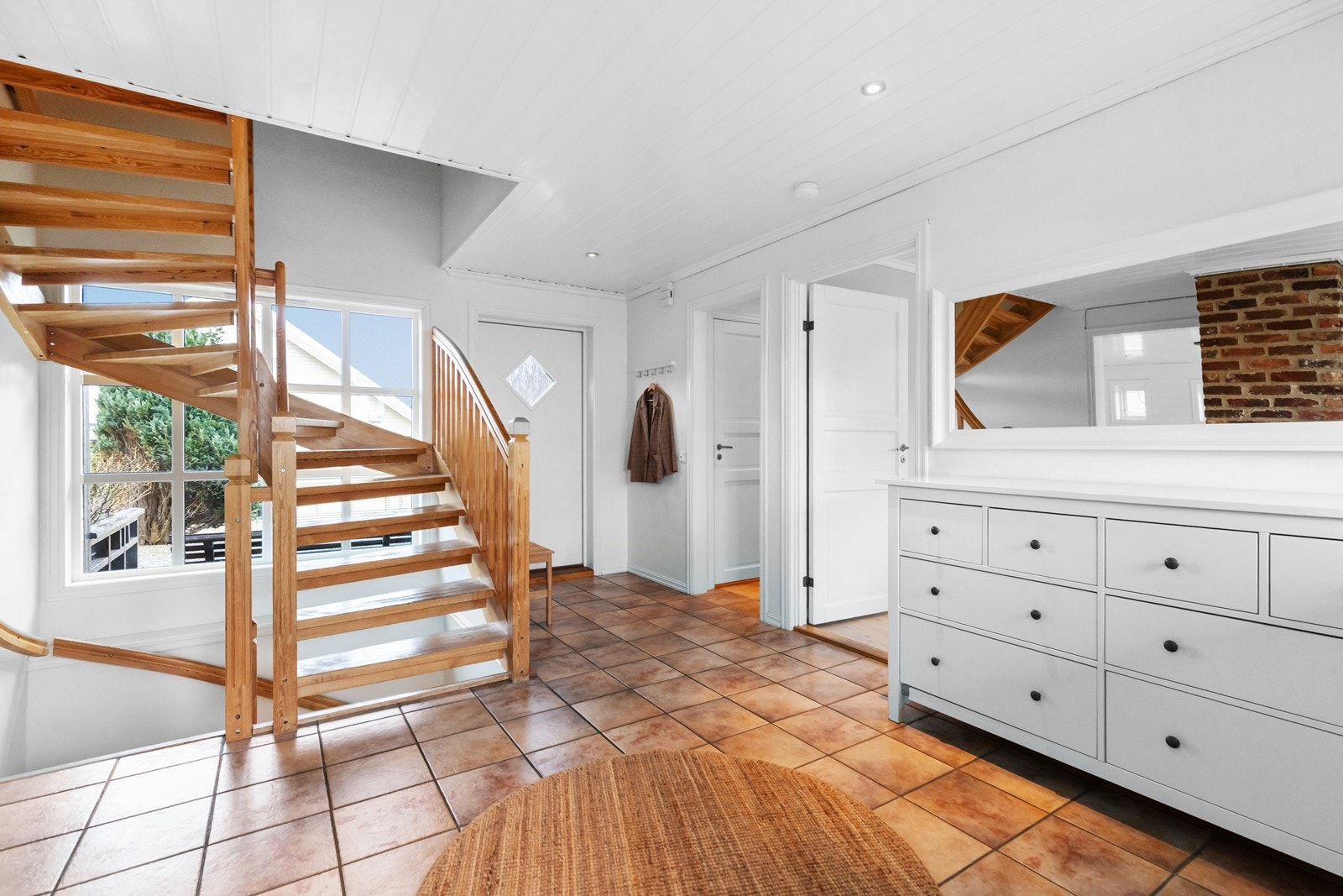 I tilknytning til hovedinngangen er det et eget gjeste toalett. Galleribilde