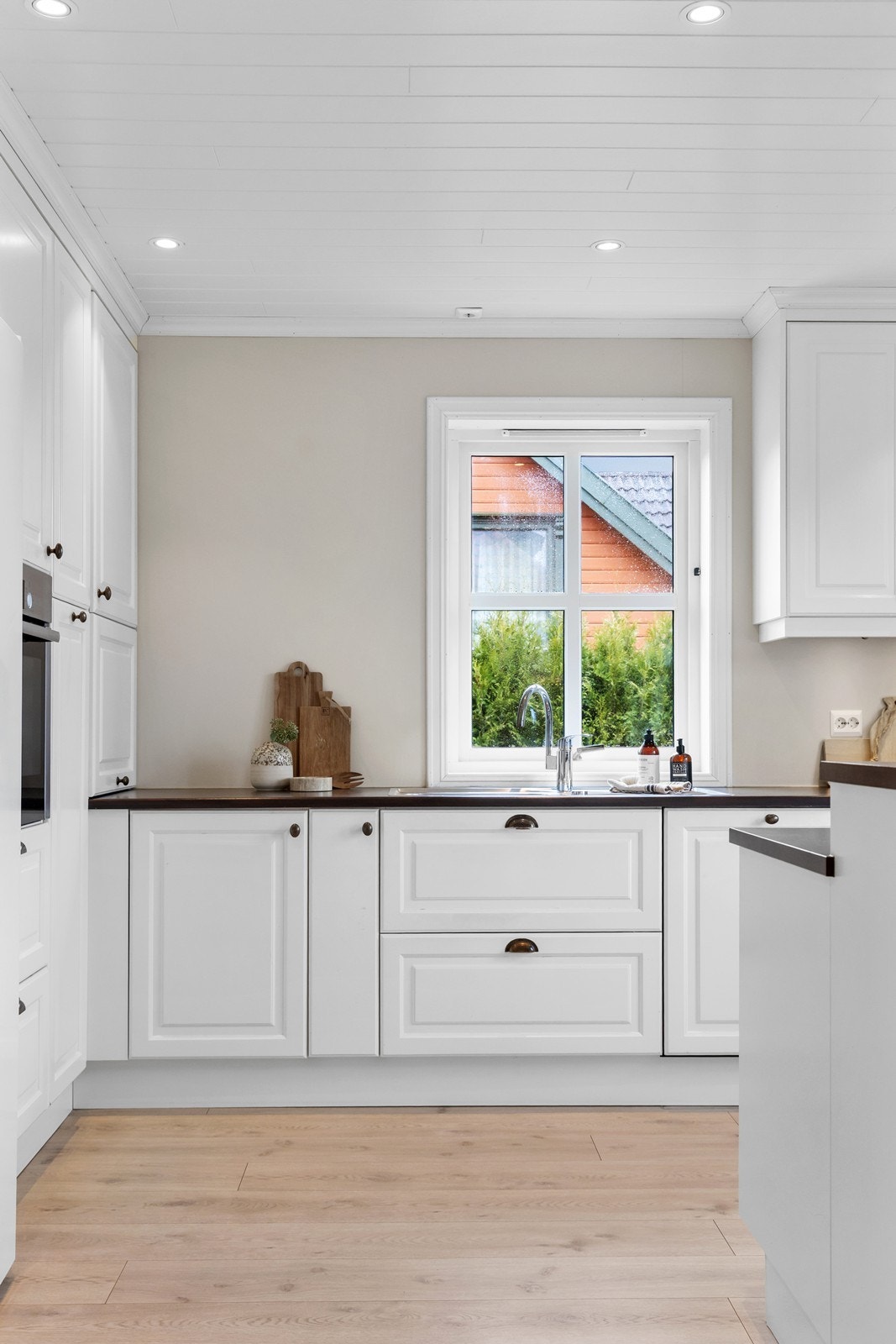 Klassisk utforming med profilerte fronter som kler boligen godt. Galleribilde