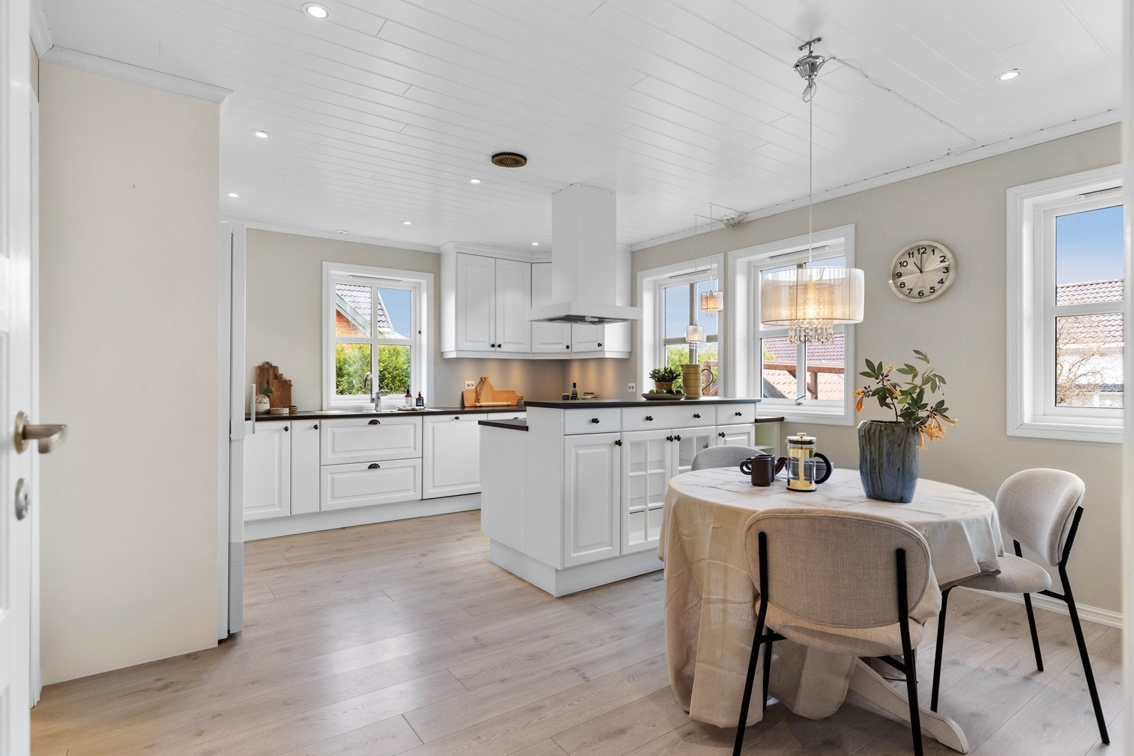 Kvalitet kjøkken fra Vigrestad dør og kjøkken. Galleribilde