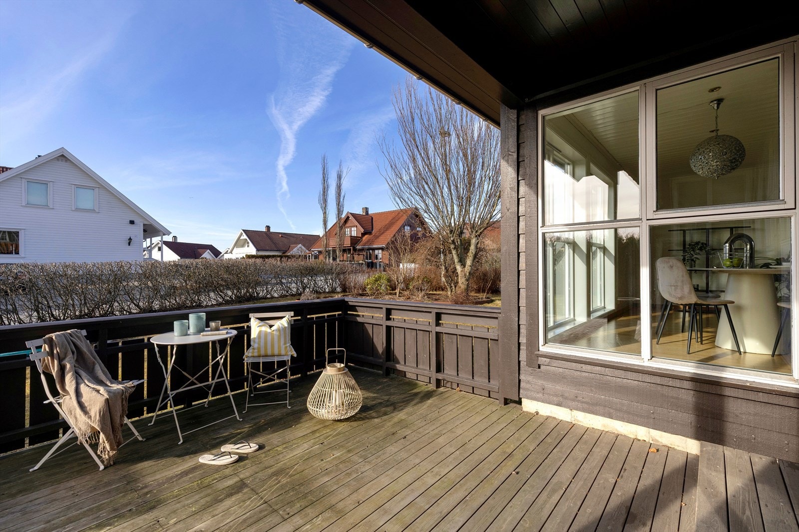 Uteområdet er fordelt inn i flere soner, hvor man kan flytte seg etter vær og vind. Galleribilde