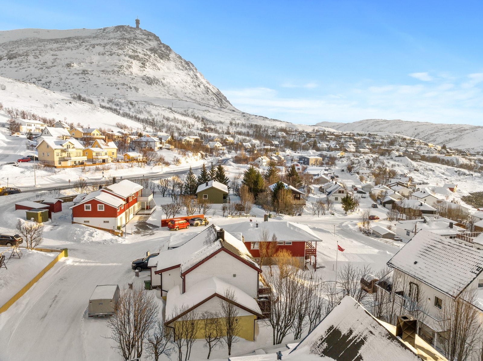 Beliggenheten i Rypefjord gir umiddelbar nærhet til flotte turmuligheter i fjellet. Galleribilde