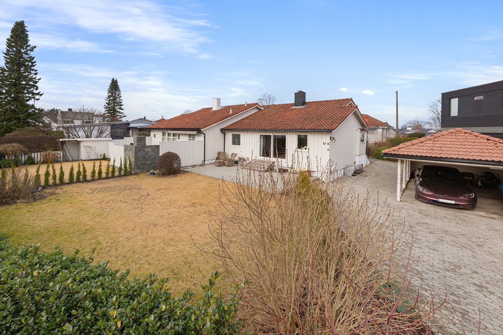 PROAKTIV - Nyoppusset familiebolig (158 kvm) over 2 plan - 3 soverom og 2 stuer - carport og stor hage - rolig beliggenhet i blindvei Galleribilde