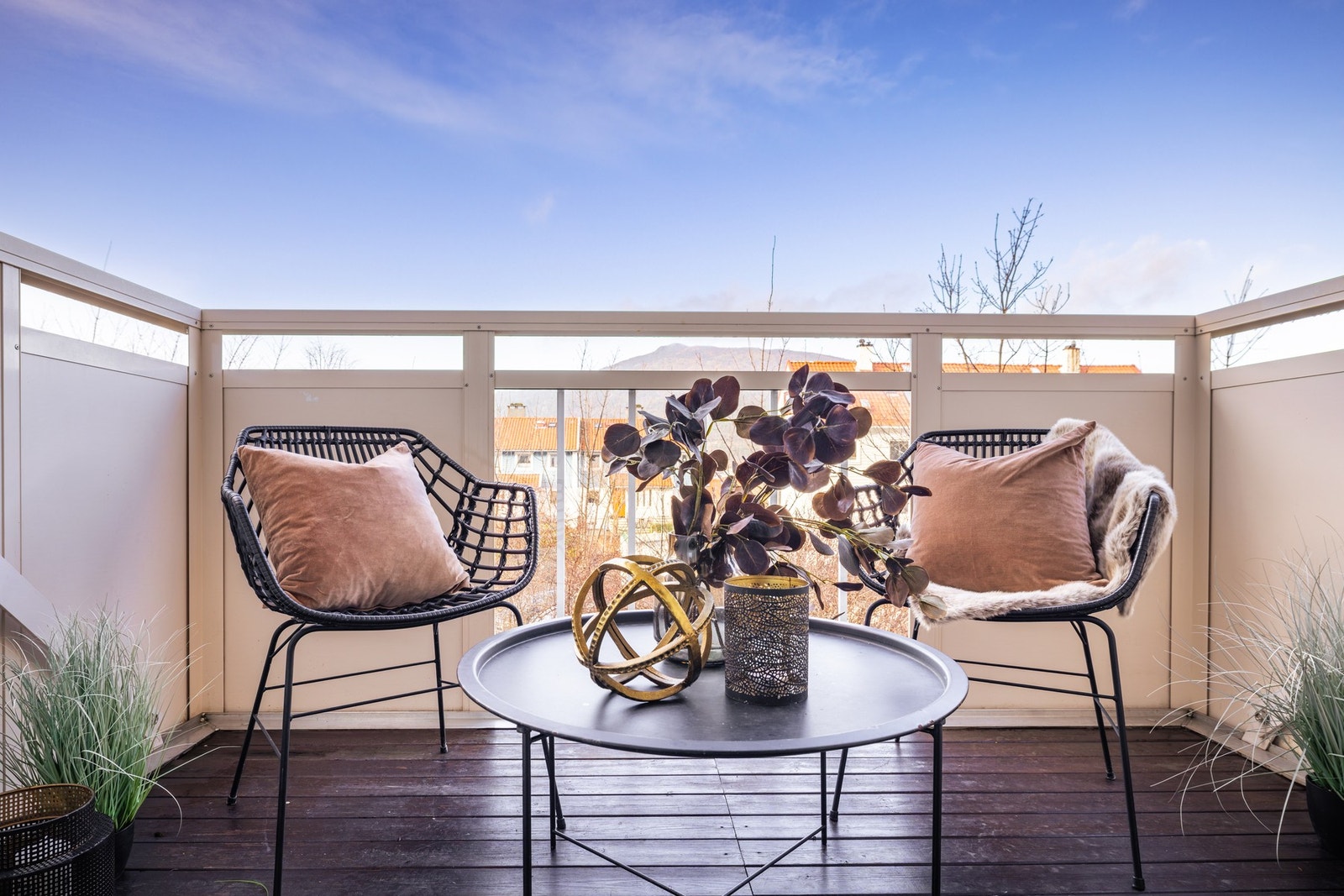 - Boligen fremstår lys og trivelig med pene overflater og godt lysinnslipp - Galleribilde