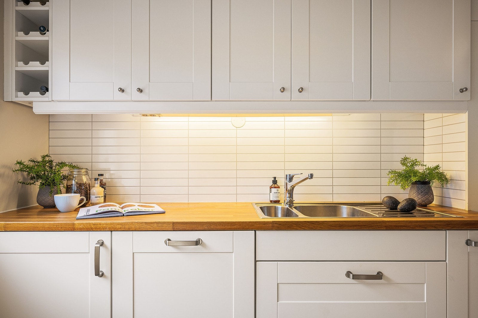 - Praktisk med fliser over benkeplate - Galleribilde