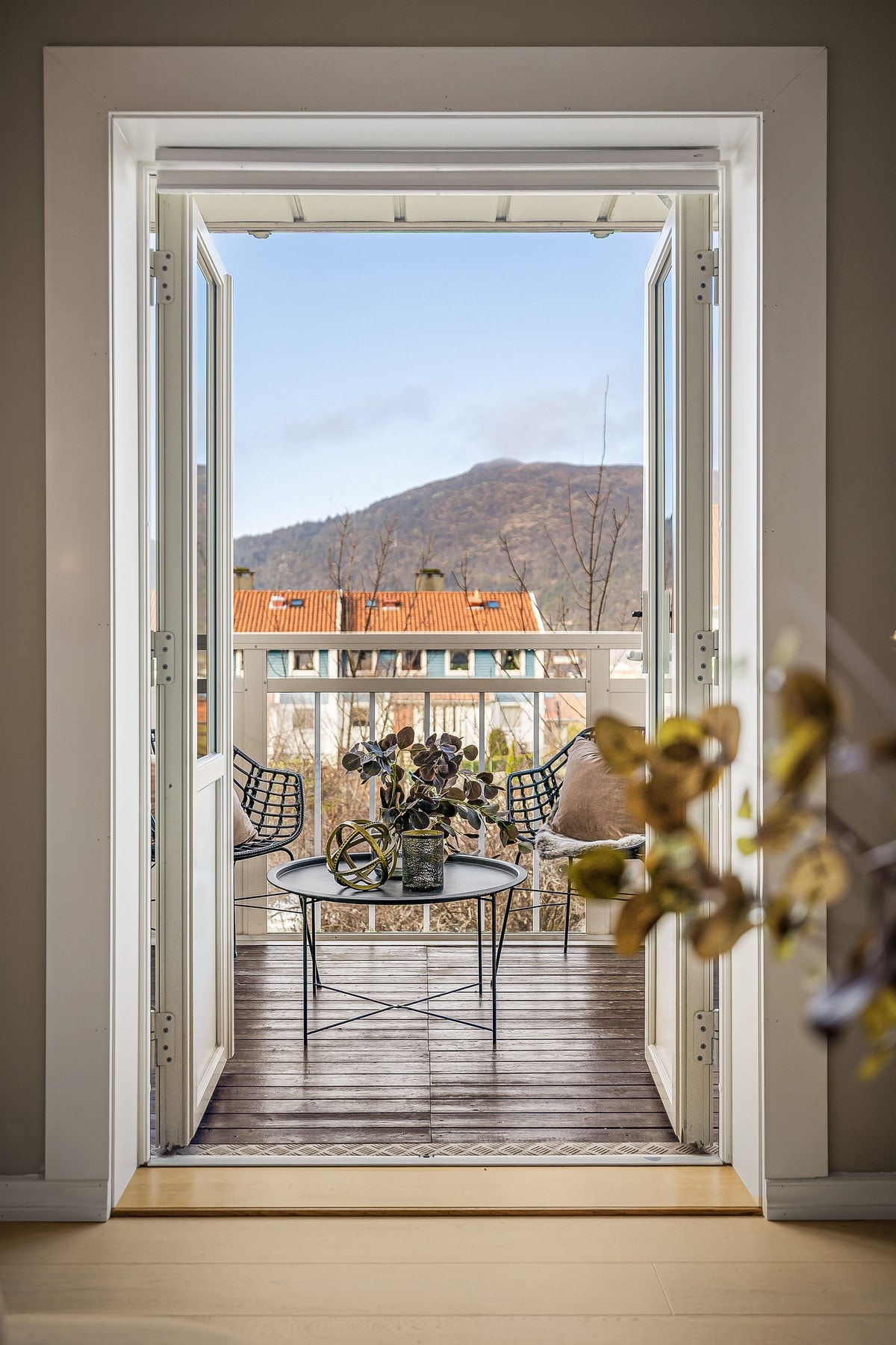 - Fra stuen er det utgang til en hyggelig balkong på ca. 5 m² - Galleribilde