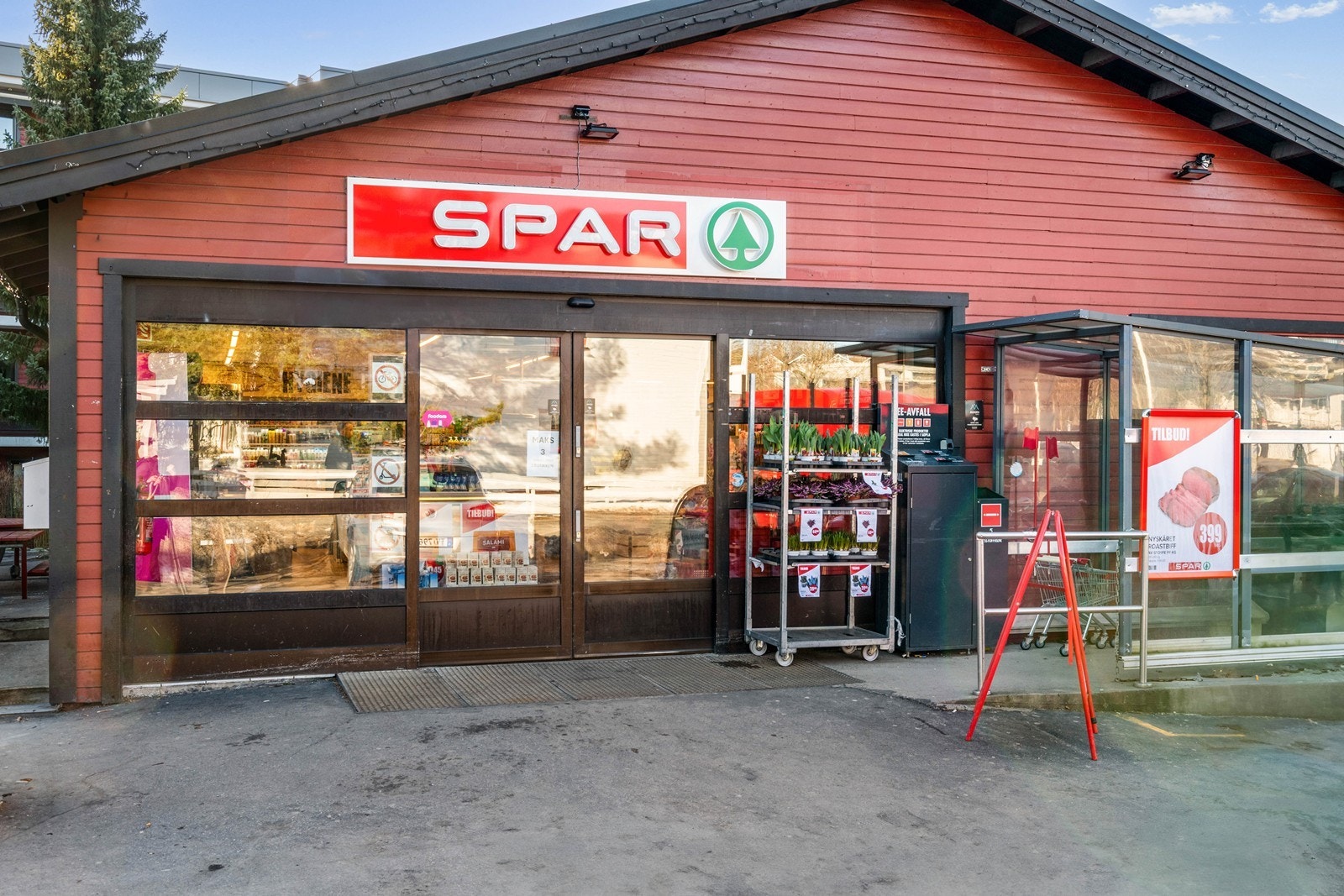 Nyoppussede Spar er nærmeste daglivare med ferskvaredisk Galleribilde