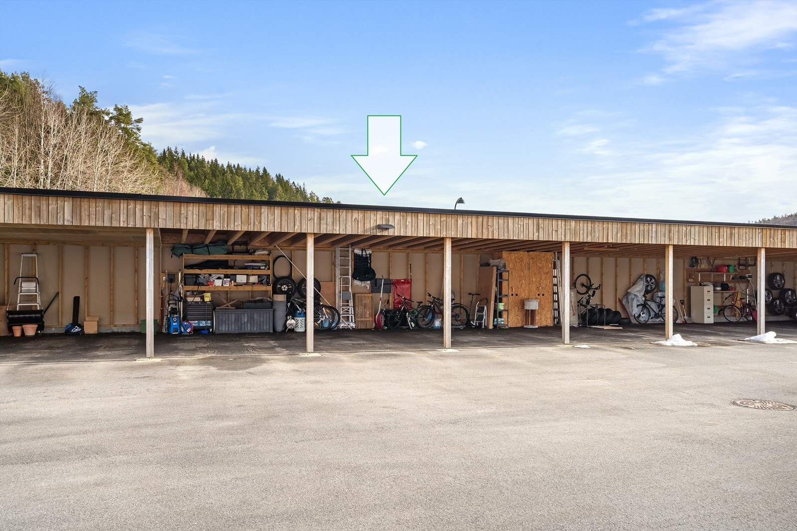 Car-port tilhørende leilighet Galleribilde