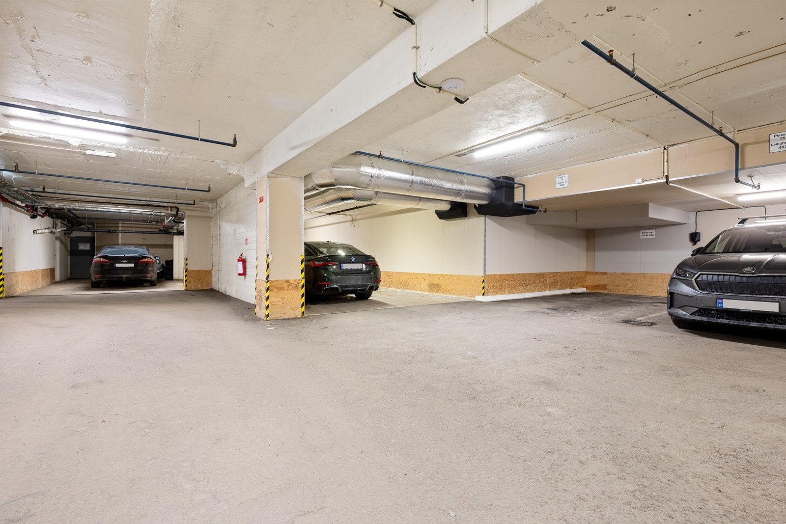 Fast parkering i felles garasjekjeller Galleribilde