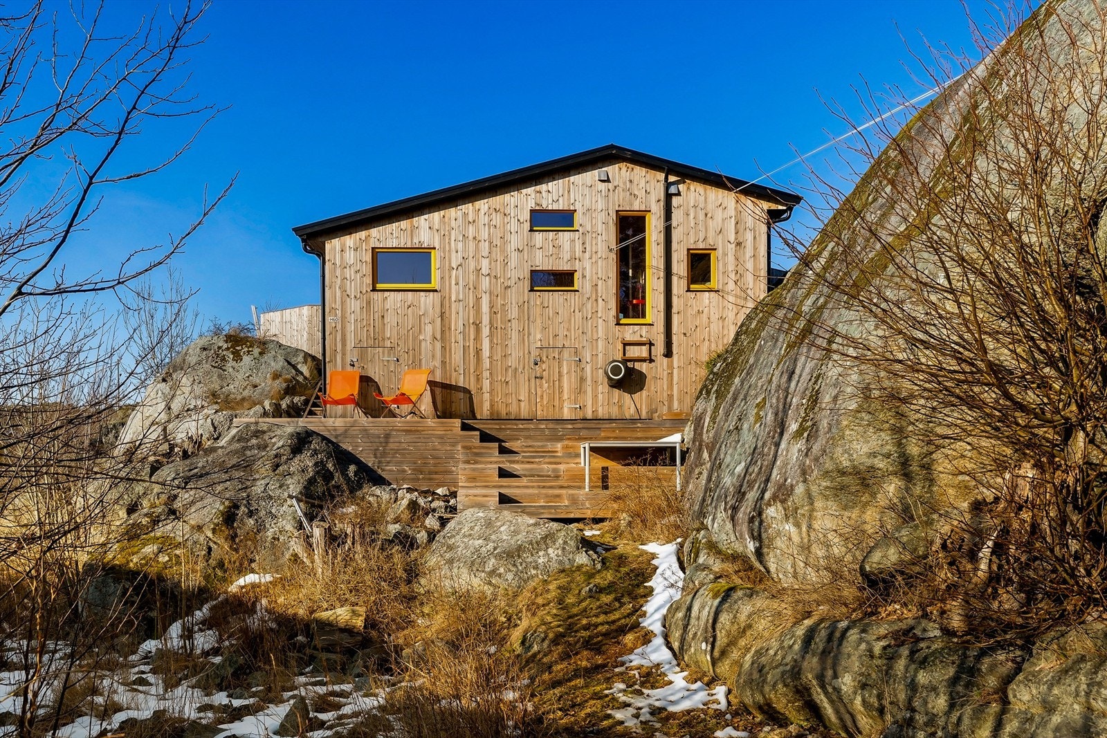 Bak hytta har du adkomst til bod og krypkjeller. Galleribilde