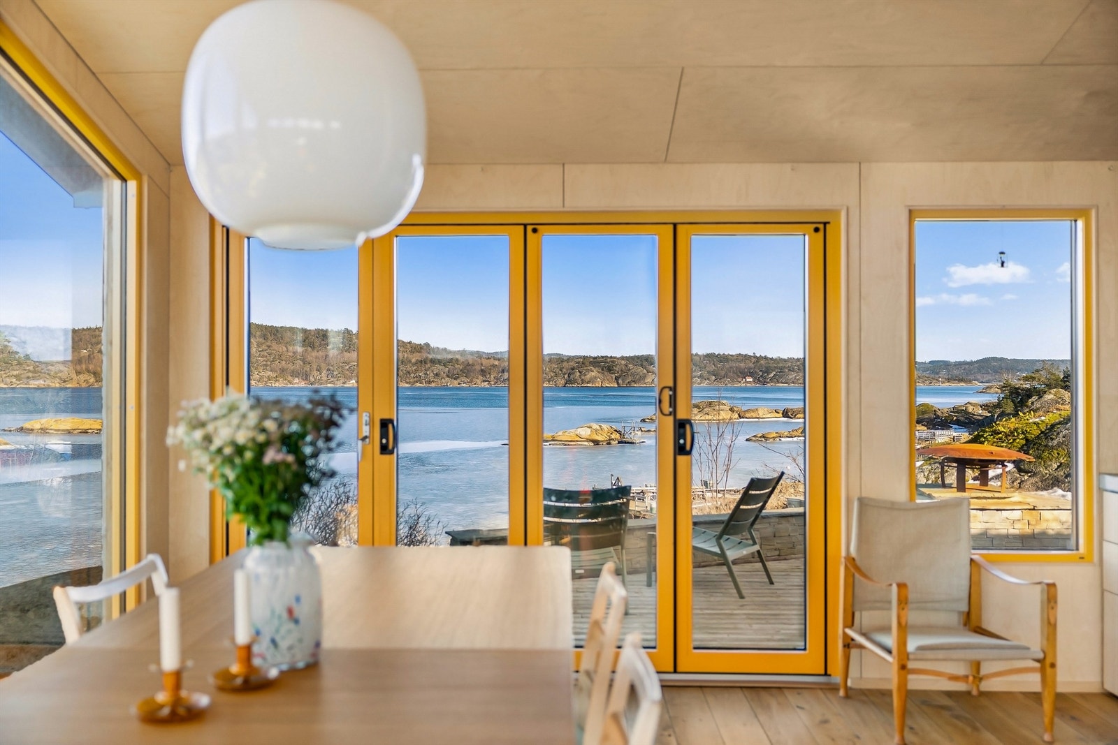 UTSYN: Med hytta plassert på en kolle for seg selv kan utsikten nytes uskjermet. Galleribilde