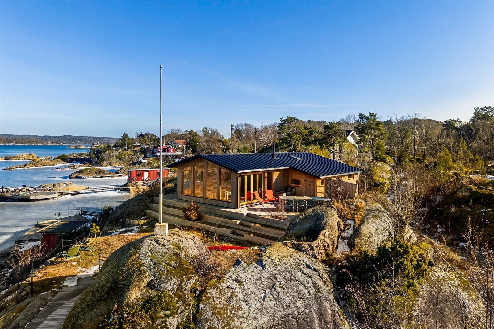 Hytta er skreddersydd til utsikten og nåværende eiers behov. Galleribilde