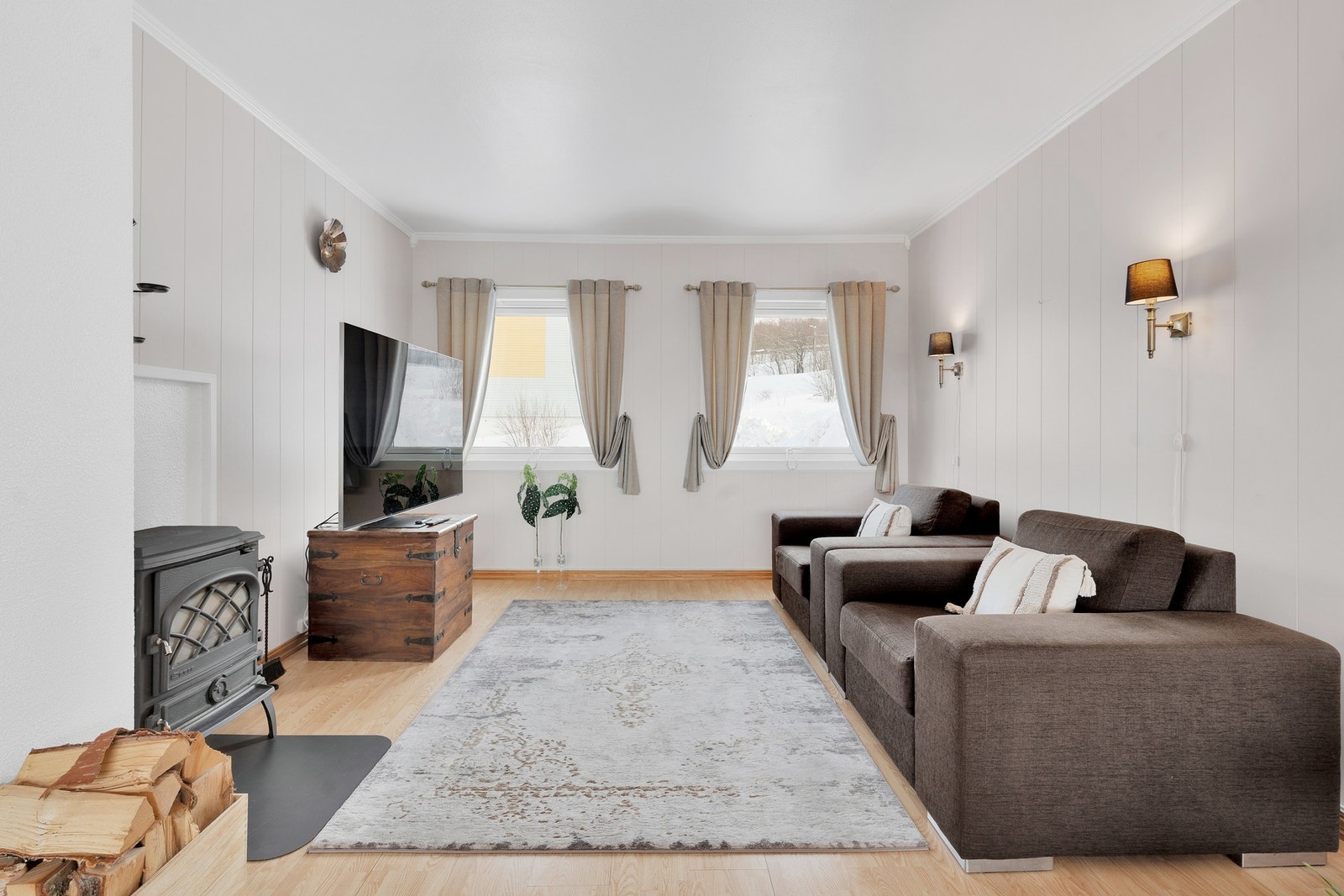 Lys og romslig stue. Galleribilde