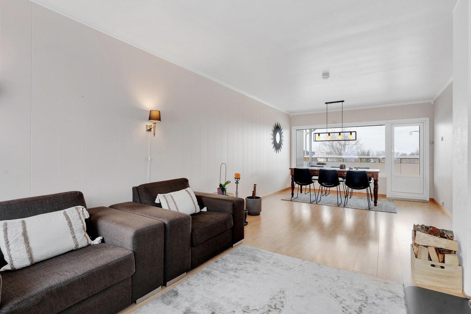 God plass til spisegruppe. Galleribilde