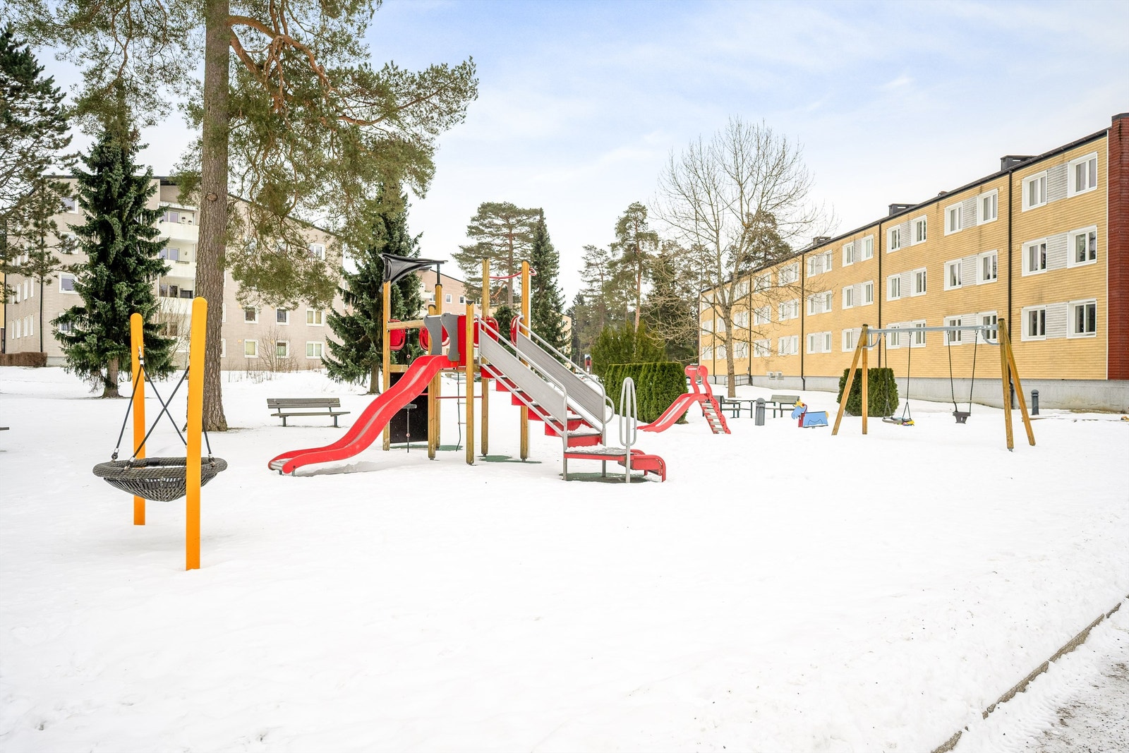 Området er godt tilrettelagt for familier, med lekeplasser og balløkker i umiddelbar nærhet. Galleribilde