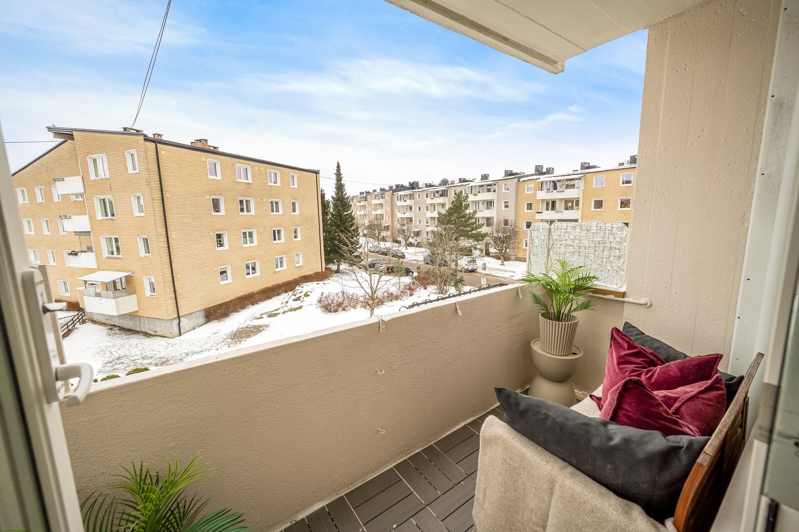 Det er plass til en hyggelig sittegruppe hvor du kan nyte rolige dager. Galleribilde